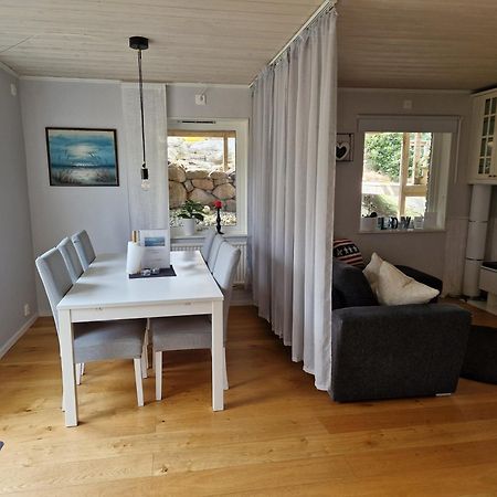 Skaergardsidyll Pa Bjoerkoe Med Gangavstand Till Havet Skarvik エクステリア 写真