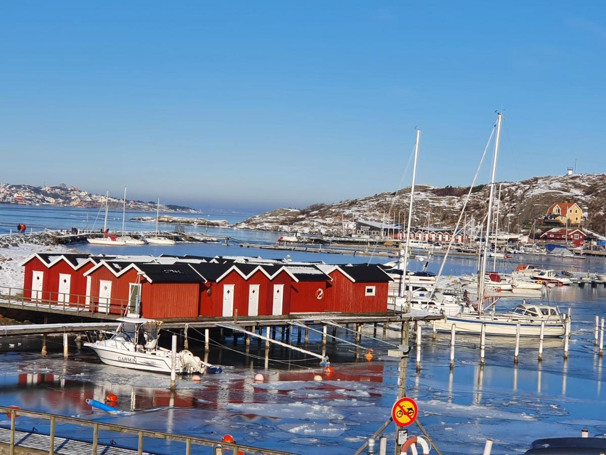 Skaergardsidyll Pa Bjoerkoe Med Gangavstand Till Havet Skarvik エクステリア 写真